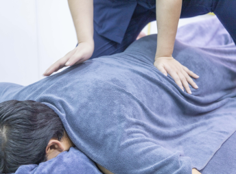 Trị liệu cổ vai gáy Quận 10 – Giải pháp xua tan đau nhức cho dân văn phòng